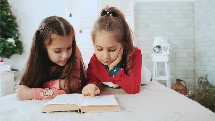 Comment l’enfant apprend-il à lire et à écrire?