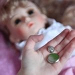 Piles boutons et jeunes enfants : des conséquences graves en cas d’ingestion