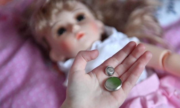 Piles boutons et jeunes enfants : des conséquences graves en cas d’ingestion