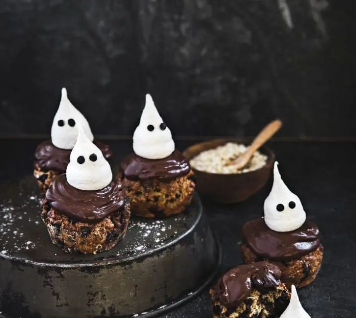 Muffins au chocolat et meringues fantômes