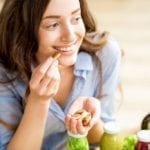 Manger des amandes réduit les rides