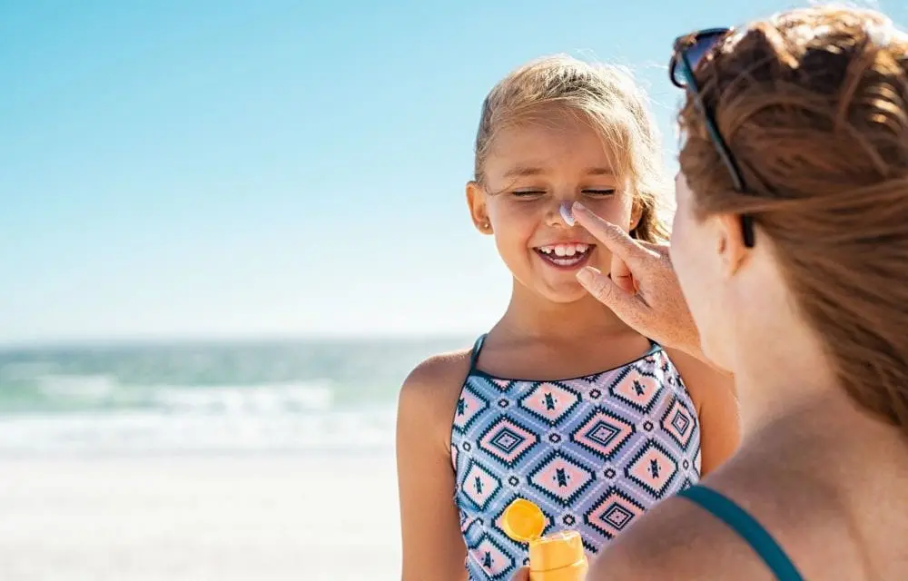 Des crèmes solaires dangereuses pour la santé de nos enfants