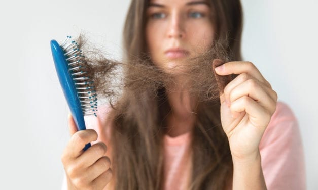 Chute de cheveux après l’accouchement : une fatalité ?