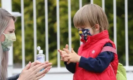 Attention aux projections de solutions hydroalcooliques dans les yeux des enfants