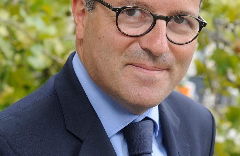 Martin Hirsch ne supporte plus les complotistes … Surtout Didier Raoult !