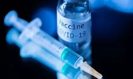 Des médecins américains alertent sur les effets indésirables des vaccins contre la Covid-19