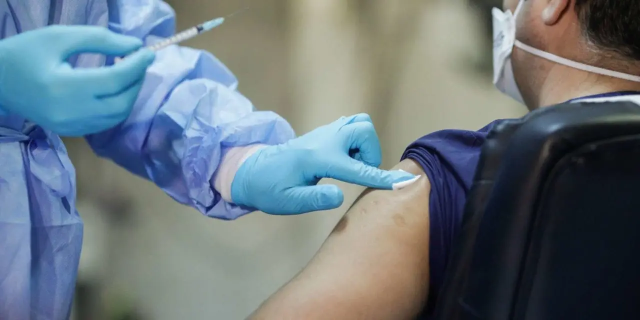 Vaccin contre la Covid-19 : quand est-il nécessaire de consulter un allergologue ?