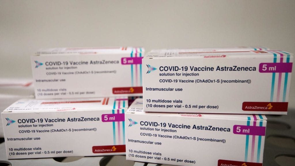 ovid-19-les-caillots-sanguins-doivent-etre-ajoutes-aux-effets-secondaires-rares-du-vaccin-astraZeneca