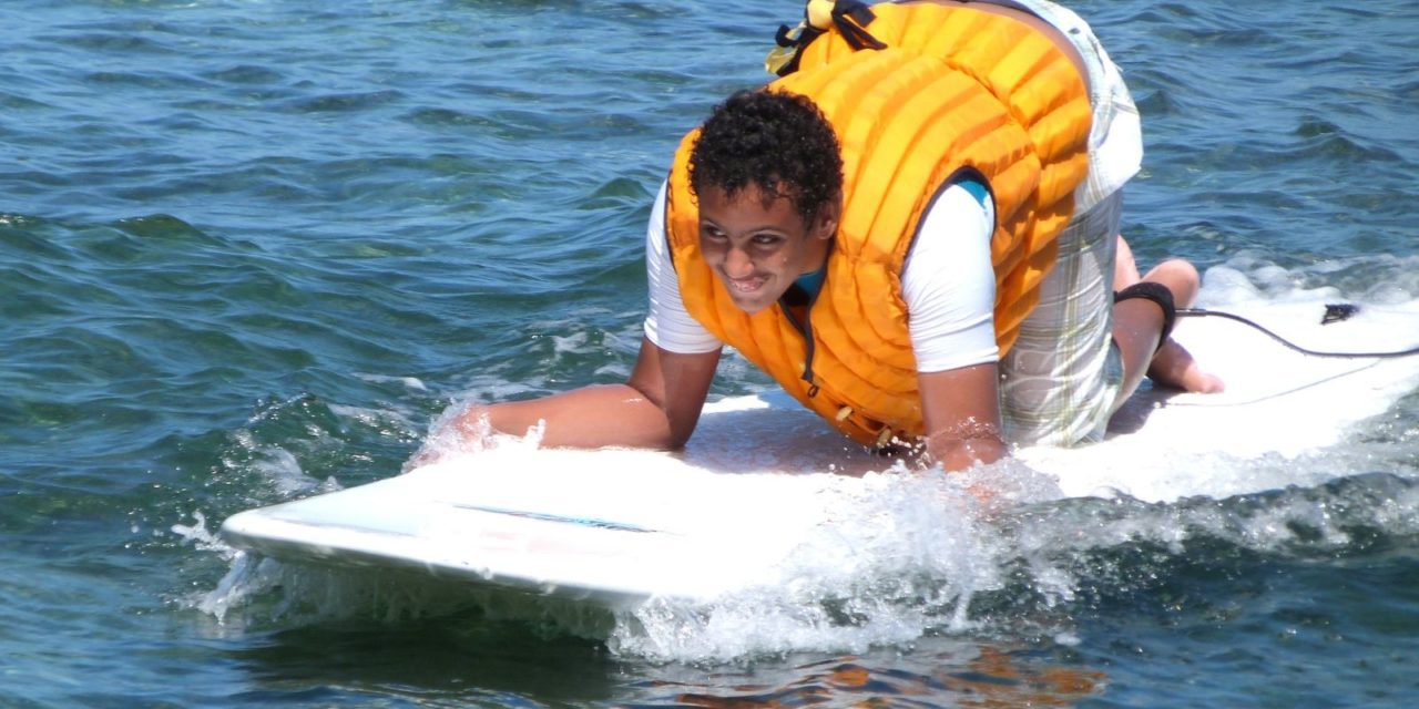 Du surf pour les personnes en situation de handicap