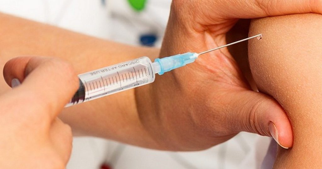 la-vaccination-est-efficace-a-plus-de-90-pour-reduire-les-formes-graves-de-covid-19-chez-les-personnes-de-plus-de-50-ans-en-france