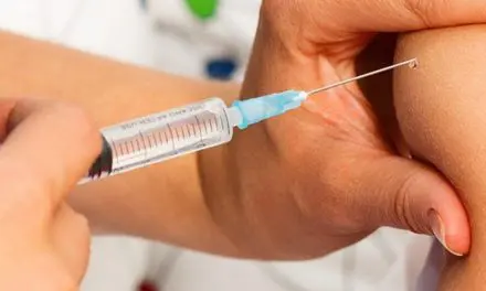 La vaccination est efficace à plus de 90% pour réduire les formes graves de Covid-19 chez les personnes de plus de 50 ans en France