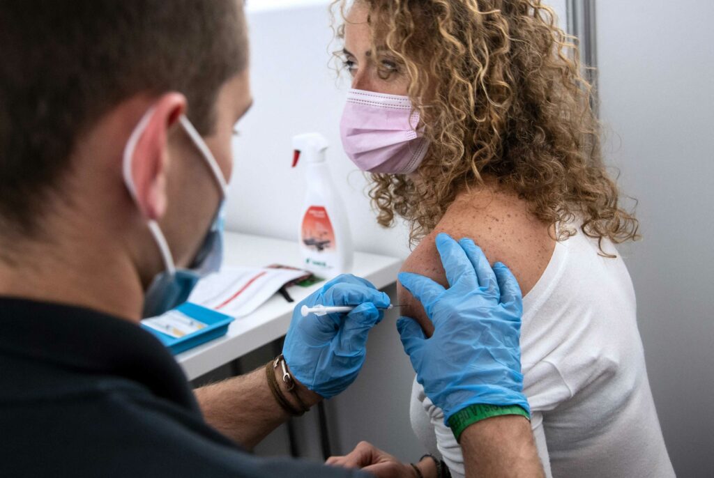 covid-19-des-femmes-accusent-le-vaccin-davoir-du-subir-une-ablation-de-luterus