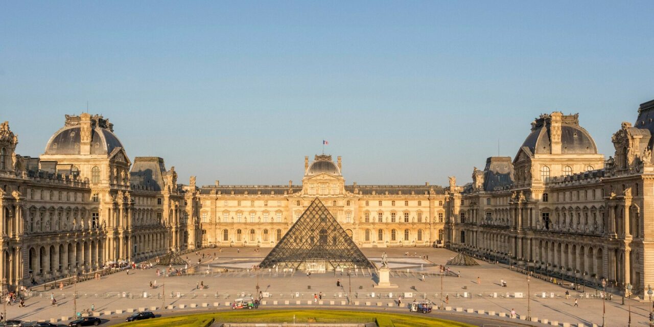 Le musée du Louvre réduit fortement sa consommation d’énergie