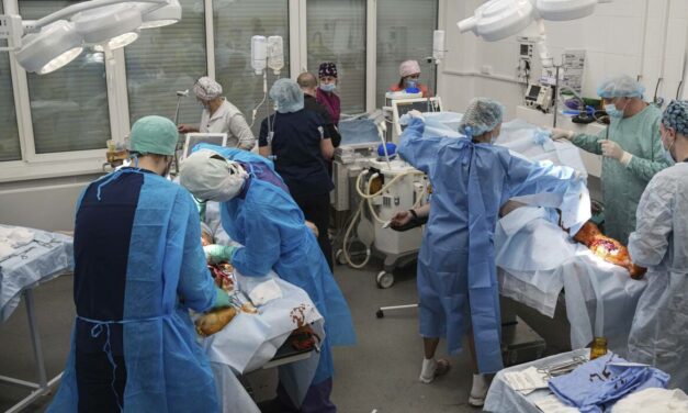 Guerre en Ukraine : acheminement d’une aide médicale d’urgence par la France