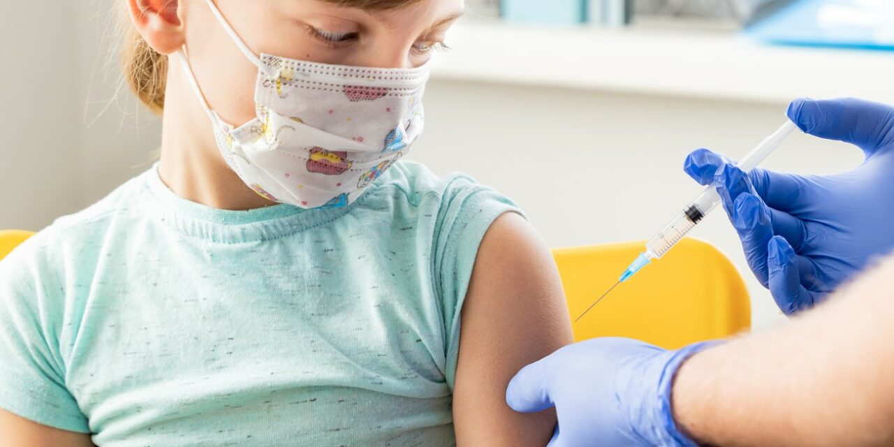 Covid-19 : le vaccin Nuvaxovid recommandé pour les 2-17 ans