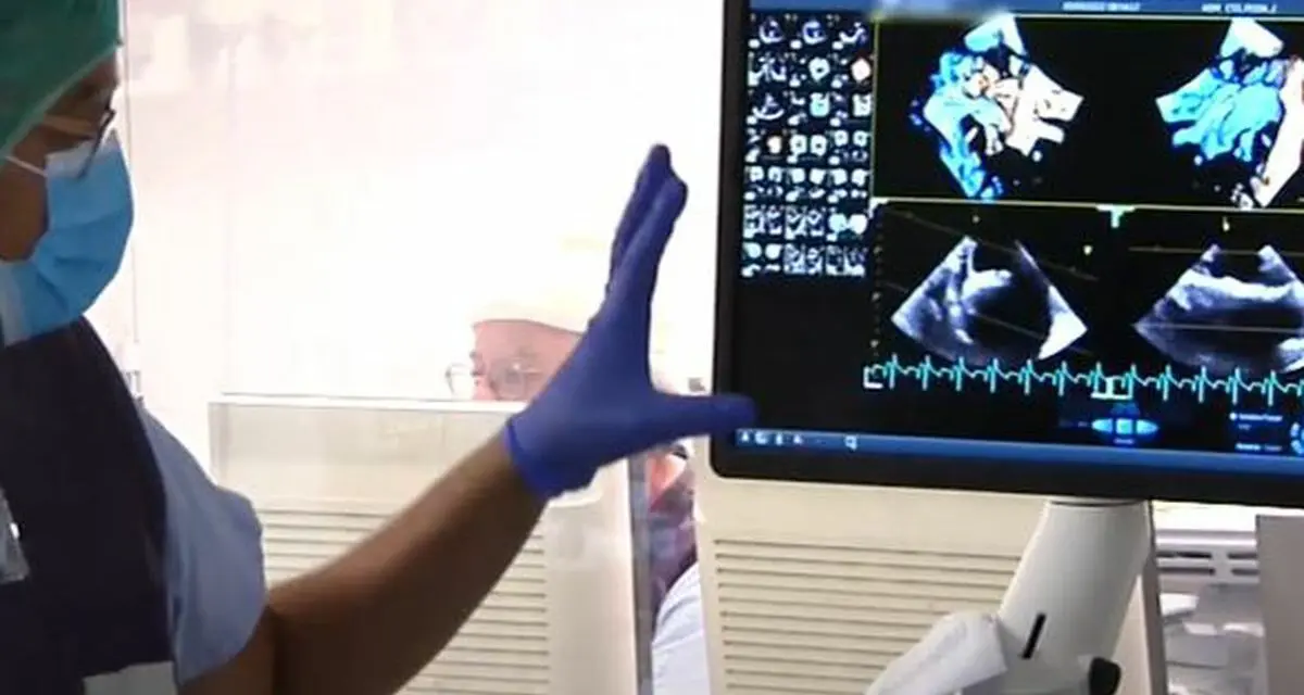 Le cœur du petit patient en 3D au bloc opératoire