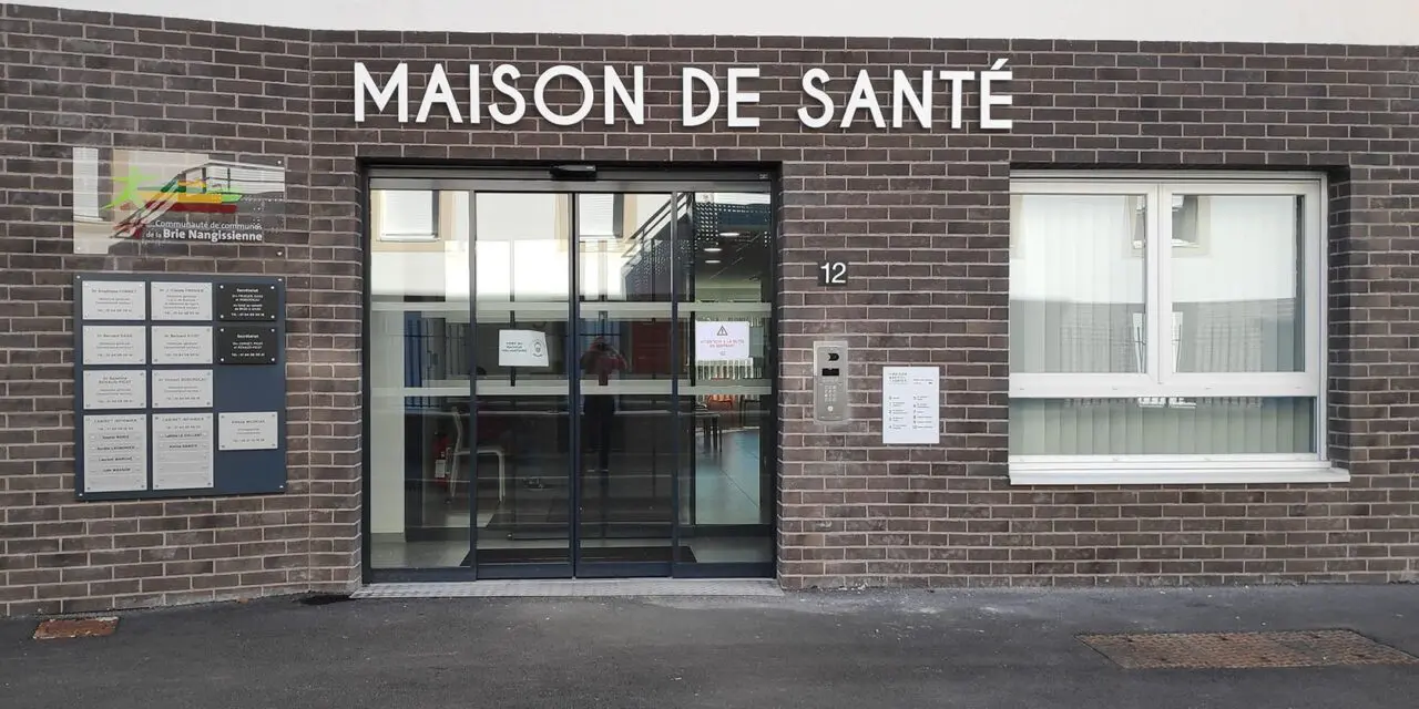 Les médecins généralistes exercent de plus en plus souvent en groupe et ont davantage recours à un secrétariat