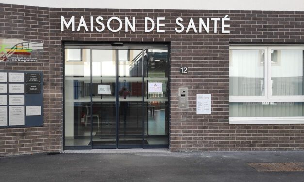 Les médecins généralistes exercent de plus en plus souvent en groupe et ont davantage recours à un secrétariat