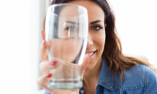 Quelle eau privilégier en cas de constipation ?