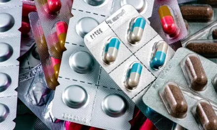 Antibiotiques : des patients victimes des fluoroquinolones portent plainte et dénoncent un scandale sanitaire