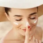 Stop aux idées fausses et aux fake news sur le soleil et notre peau