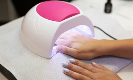 Dangers des lampes UV pour sécher le vernis semi-permanent : protégez vos ongles et votre peau !