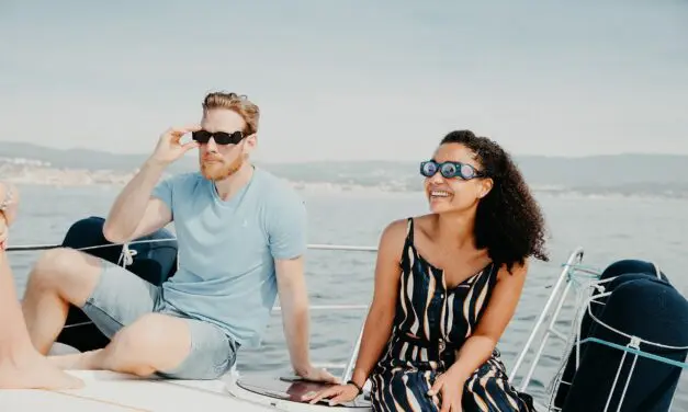 Fini le mal des transports grâce à ces lunettes de soleil innovantes !