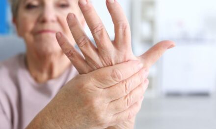 Une révolution pour l’arthrose de la main ? Un médicament courant pour le psoriasis montre des signes prometteurs !