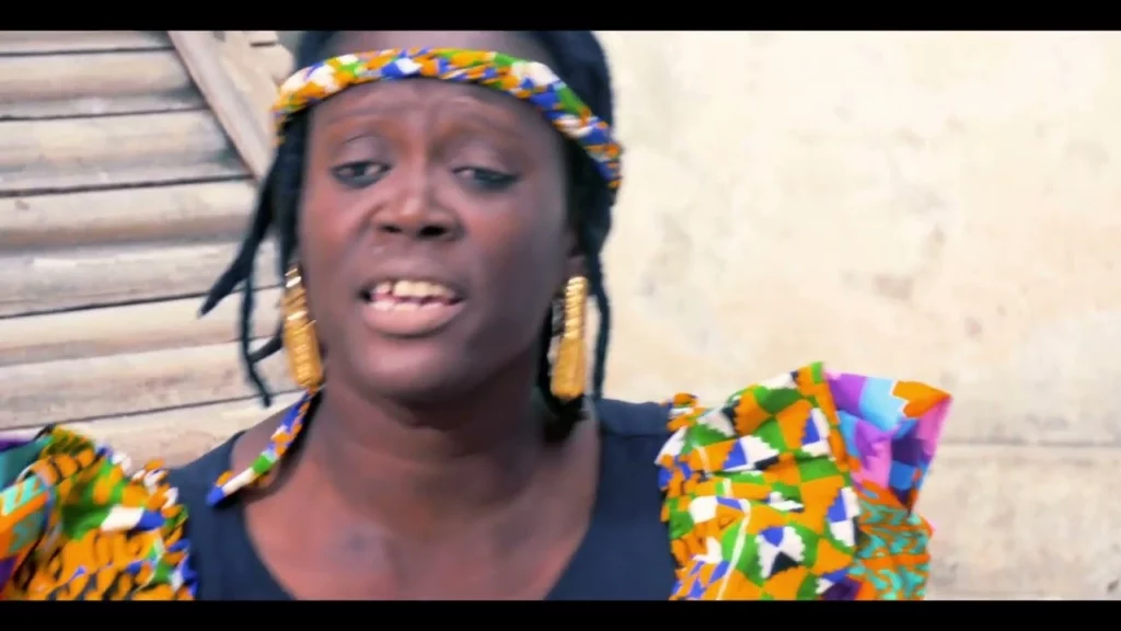 khady-pouye-une-voix-senegalaise-resonne-a-travers-le-monde