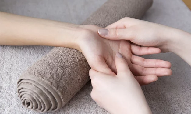reflexologie-palmaire-auto-massages-simples-pour-ameliorer-votre-bien-etre-et-reduire-le-stress