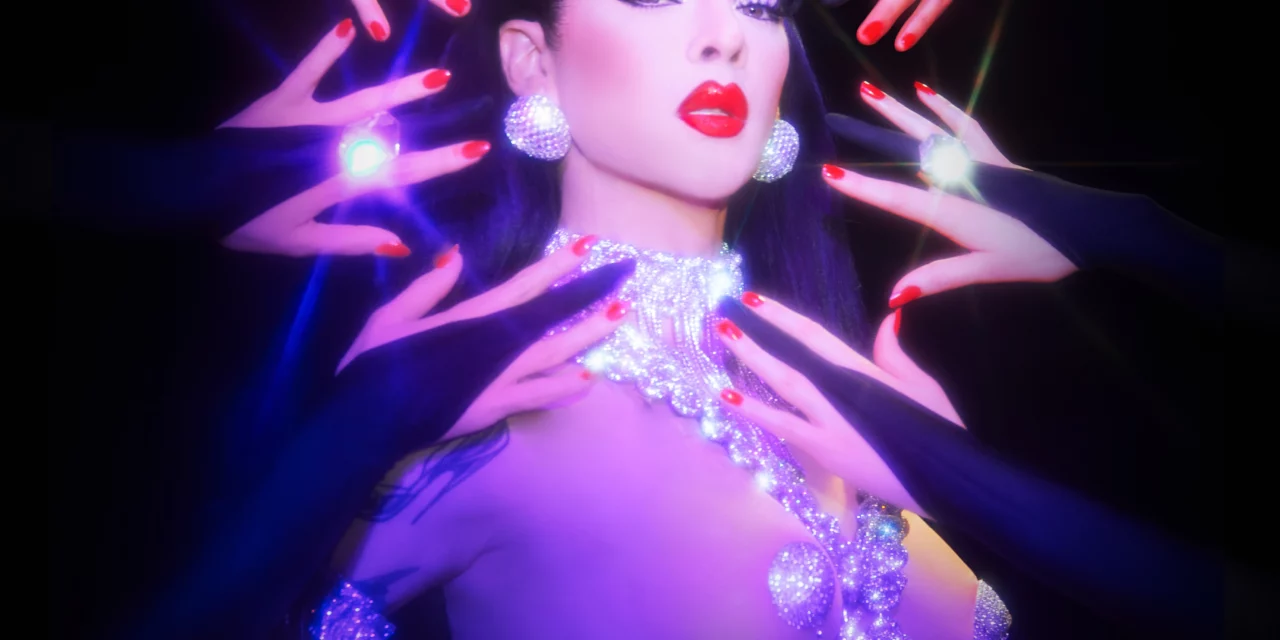 Violet Chachki : star glamour des Drag Queens au Crazy Horse en juin 2024