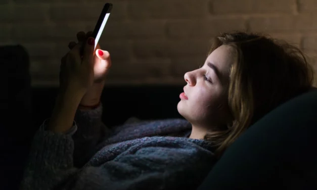 Pourquoi devez-vous offrir un « dumbphone » à votre ado ?