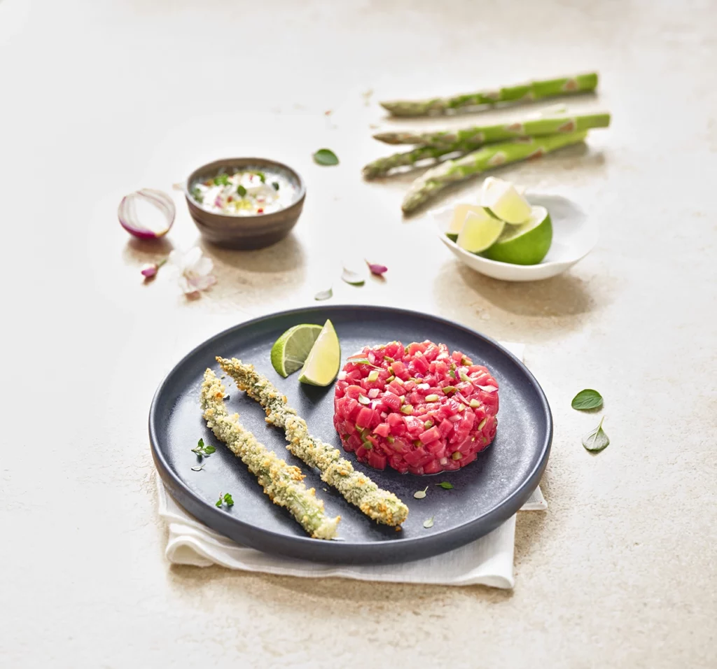 https://www.cuisine-et-des-tendances.com/2024/04/09/tartare-de-boeuf-et-asperges-panees-au-parmesan