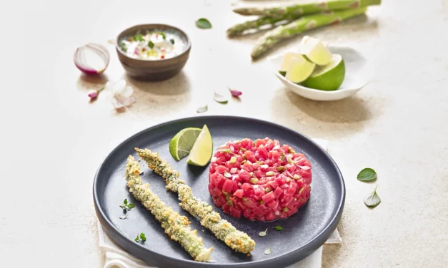 Tartare de bœuf accompagné de ses asperges panées au parmesan