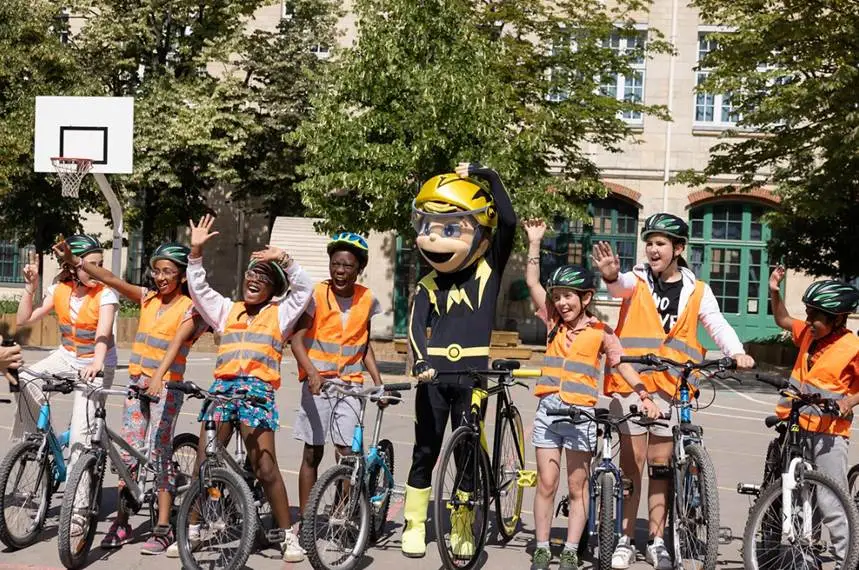 un-velo-pour-tous-les-enfants-avec-ecole-solidaire