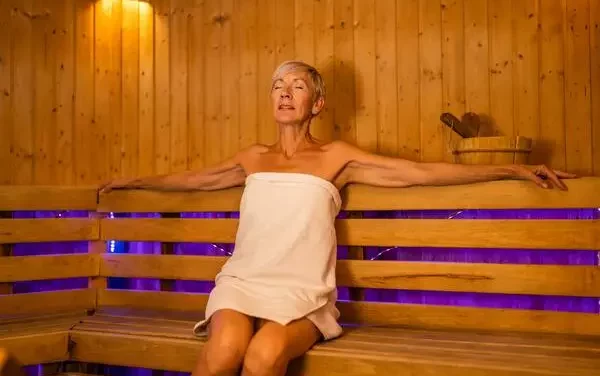 Sauna et perte de poids : combattez l’obésité et le vieillissement avec la chaleur