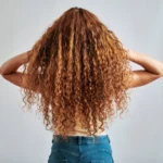 Comment se coiffer quand on a les cheveux frisés ?