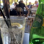 Perrier en péril : un rapport accablant menace sa production d’eau minérale naturelle
