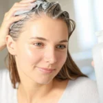 Shampoing anti-pelliculaire : choisir le meilleur pour vos cheveux
