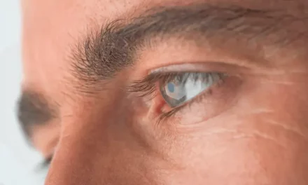 Se raser les cils pour paraître plus viril : quels dangers ?
