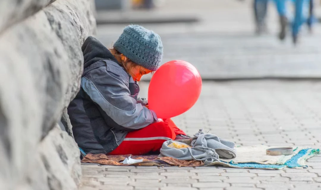Plus de 2 000 enfants dorment dans la rue en France