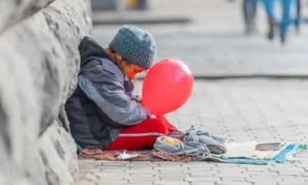 Plus de 2 000 enfants dorment dans la rue en France