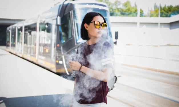 Cigarette électronique en été : les bons réflexes à adopter pendant la saison chaude