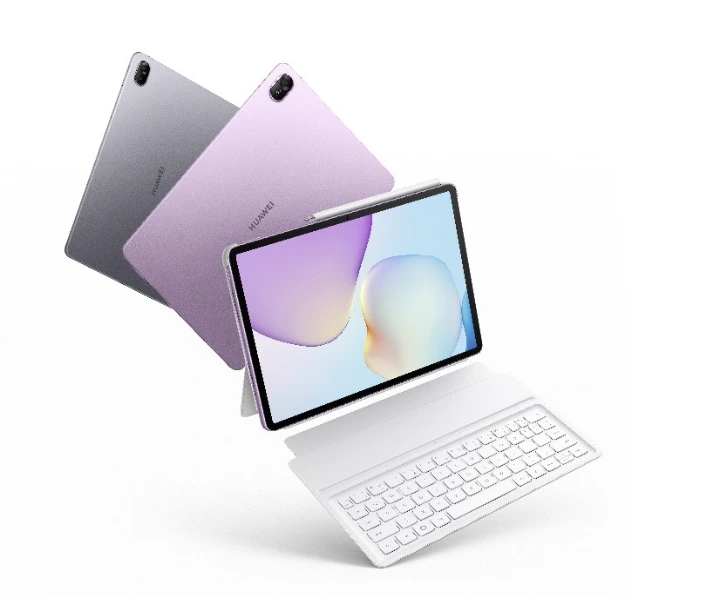 Tablette Huawei MatePad 11.5”S avec écran PaperMatte, affichée avec stylet M-Pencil et clavier, posée sur un bureau en usage étudiant ou professionnel