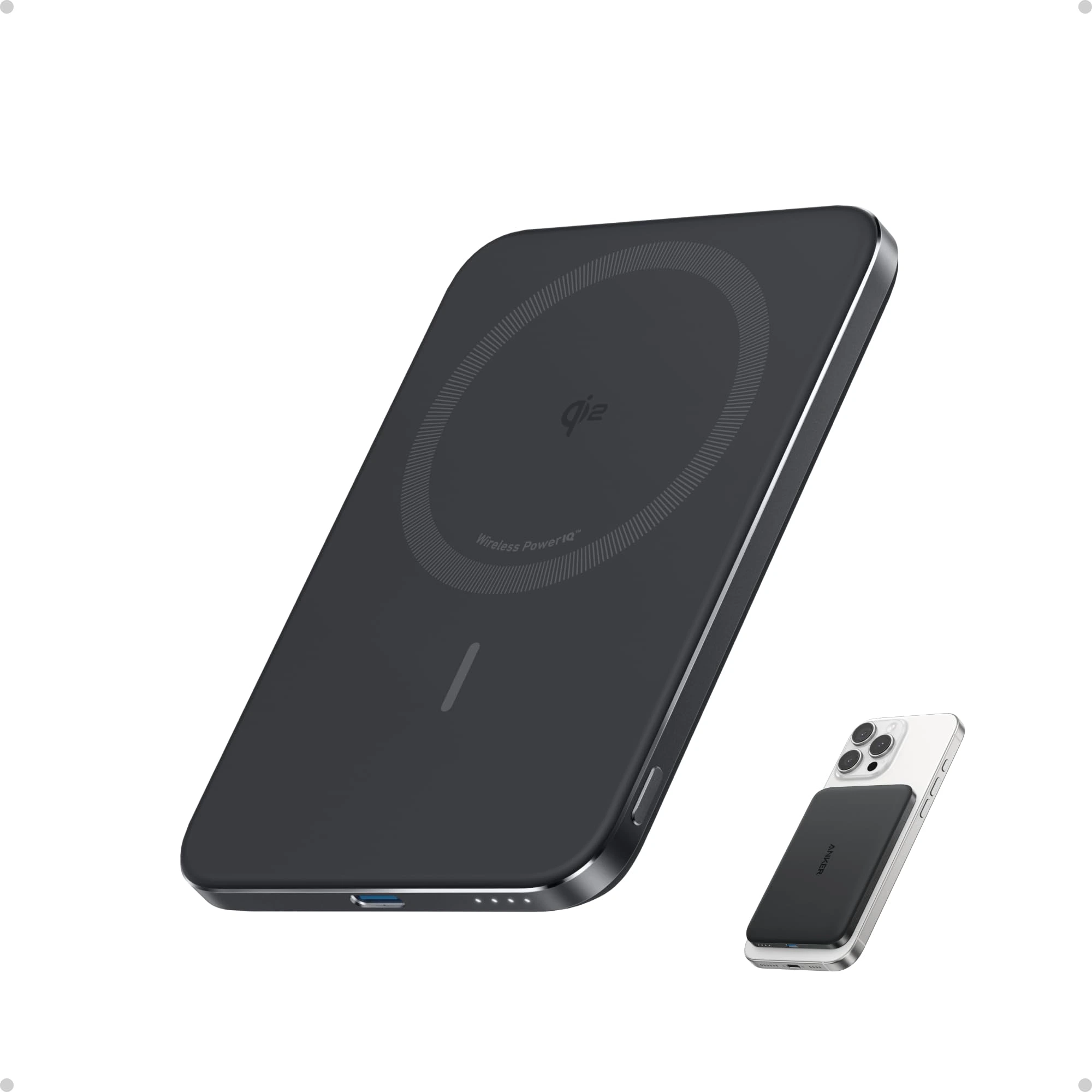 Batterie externe Anker Nano 5K MagGo posée à côté d’un iPhone en cours de charge sans fil, avec support intégré déployé