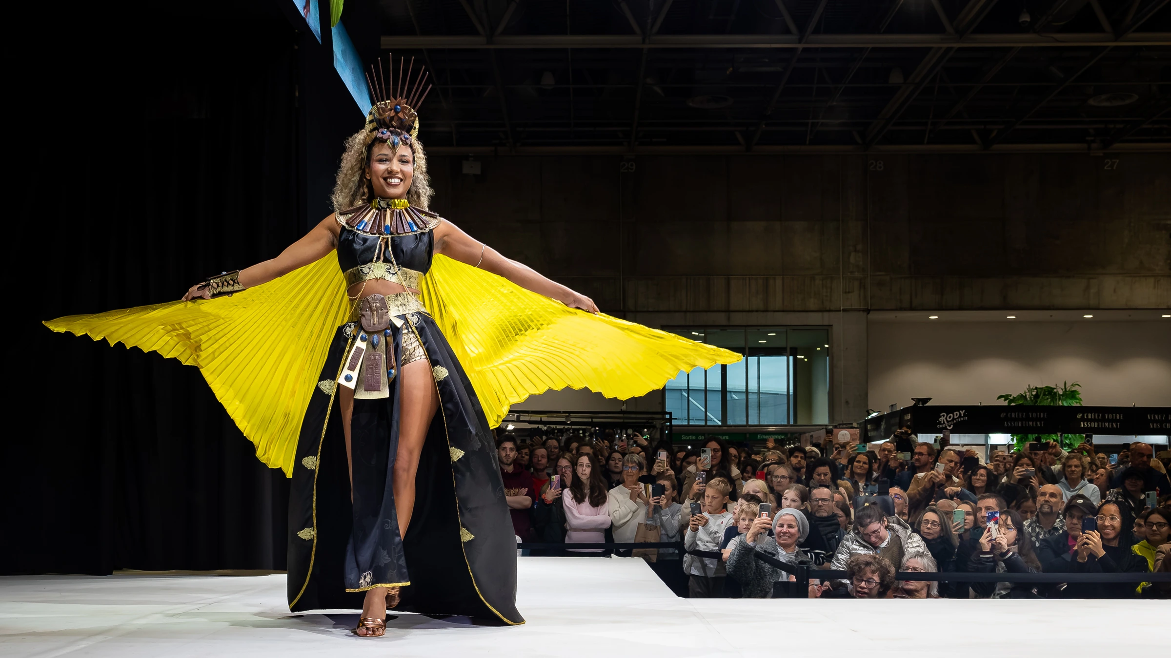 Défilé de robes en chocolat au Salon du Chocolat 2025 – Paris Expo Porte de Versailles