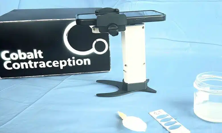 Dispositif SpermView de Cobalt Contraception, innovation française primée au James Dyson Award 2025, permettant d’analyser le sperme et la mobilité des spermatozoïdes à domicile pour la contraception masculine.