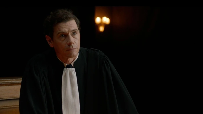 Loïc Corbery, comédien de la Comédie-Française, dans le rôle de Robert Badinter dans le documentaire Badinter contre la peine de mort – Le procès Patrick Henry diffusé sur France 2