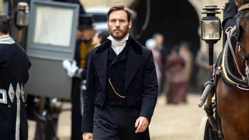 Gérard de Villefort dans la série Le Comte de Monte-Cristo sur France 2, magistrat au cœur de la machination