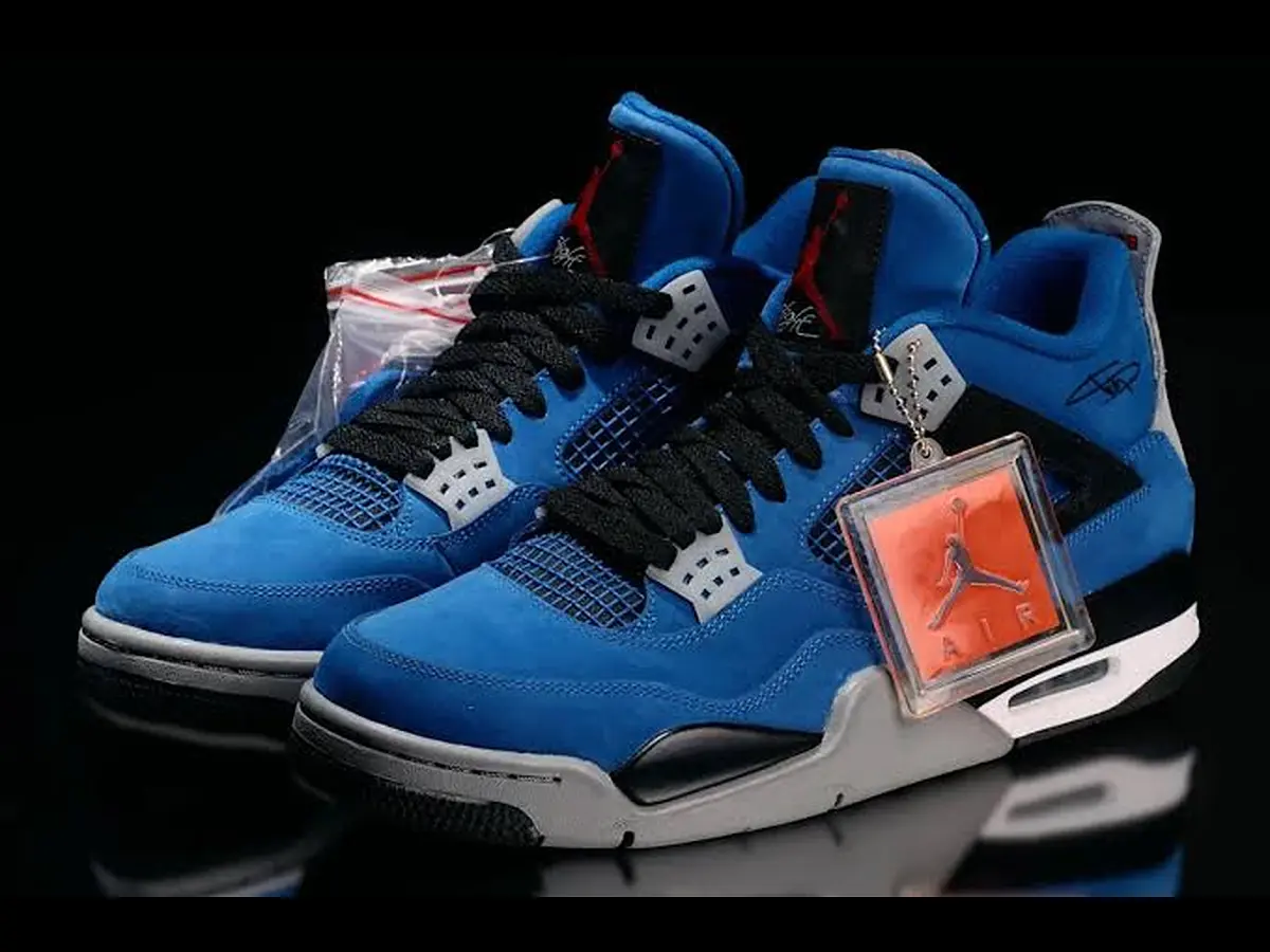 Air Jordan 4 Encore bleue provenant de la collection d’Eminem